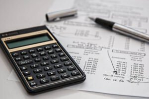 Une calculatrice pour illustrer le budget pour Sal concernant un voyage