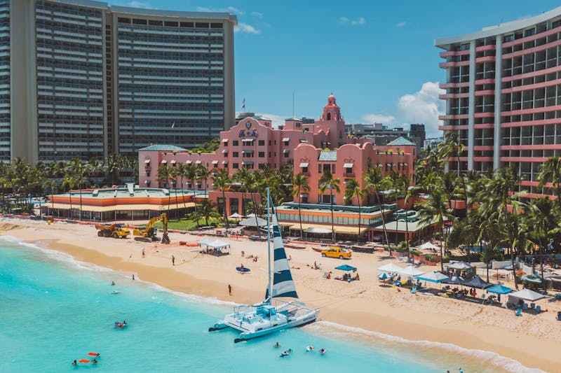 un hôtel somptueux à sal en bord de plage.